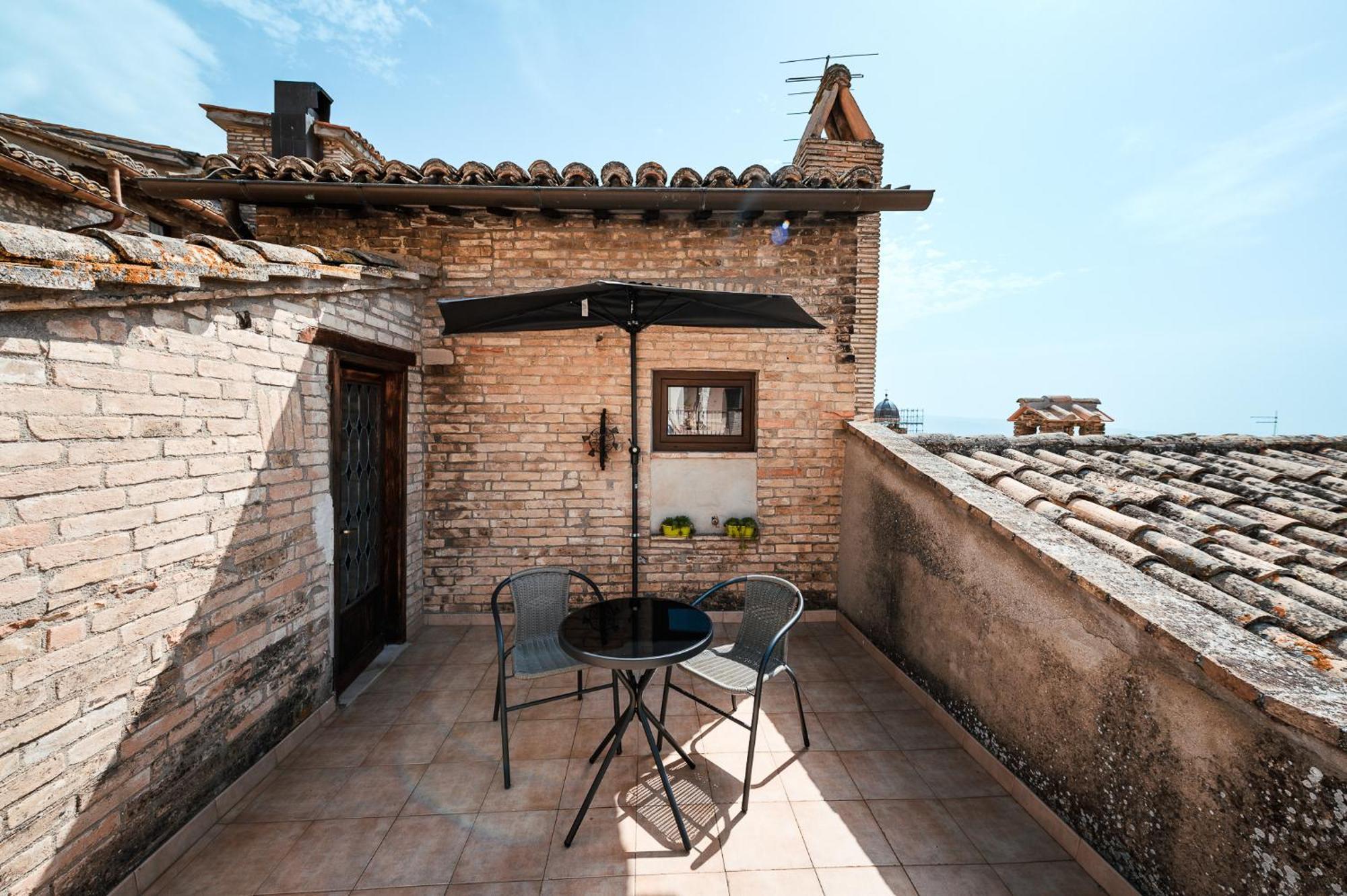 Roof Garden Rooms Ассізі Екстер'єр фото